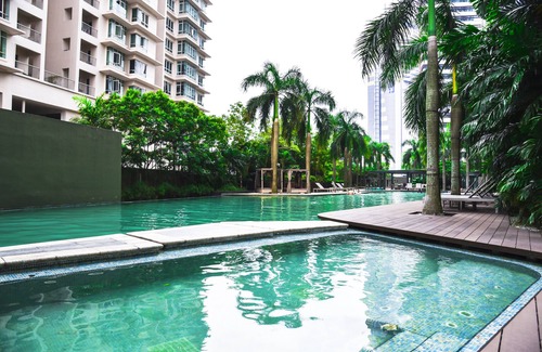 Kuala Lumpur City Centre Apartment | Infinity pool amazing city view + KLCC shuttlebus