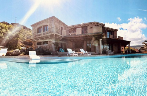 Lu Bagnu Villa | Infinity Pool & Memorable Sunsets to Nourish the Soul