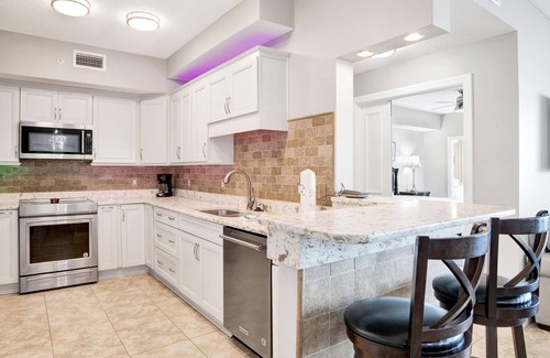 Navarre Beach Condo | Infinity View - Spacious + Pool, Beach Access, & Gym!