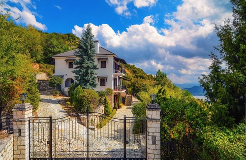 Ligiades Villa | Infinity Villa in Ioannina