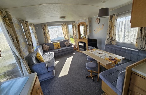 Ingoldmells Ski Chalet | Ingoldmells -caravan- Sleeps 8 - Seaside - Wi-Fi