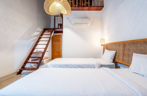 Kuta Hotel | Inlight Lombok Deluxe Room with Stairs