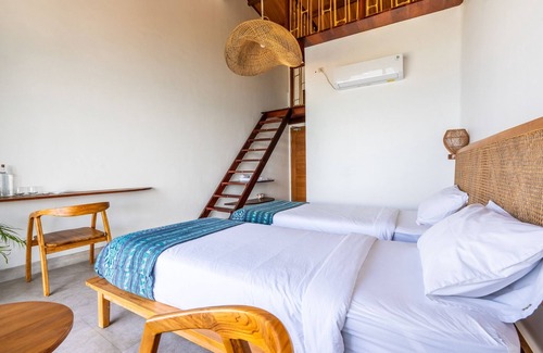 Kuta Hotel | Inlight Lombok Deluxe Room with Stairs