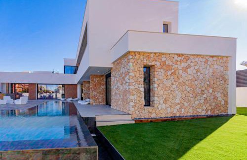 Diputacion de Rincon de San Gines Villa | Inmovecos Villa Gawy 2 de Lujo con piscina privada