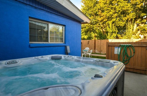 Moab House | Inn 4 - Downtown 1 bedroom unit, sleeps 6 with shared hot tub