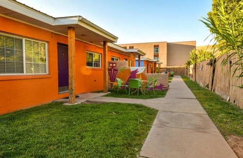 Moab House | Inn 4 - Downtown 1 bedroom unit, sleeps 6 with shared hot tub