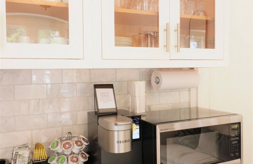 West End Hotel | Inn at Park Spring 1 - Self Check In - Parking
