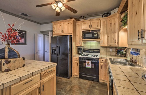 Nemo House | 'Inn at Windhill Ranch' w/Patio + Pergola!