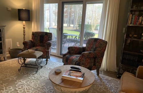 Snug Harbor Condo | Inner Banks Condo With Golf Course and Marina Access