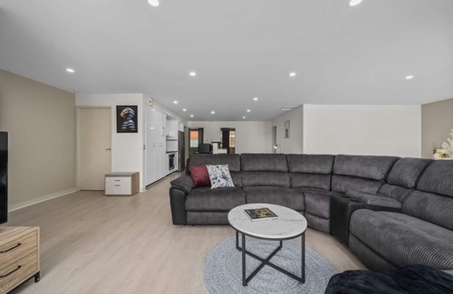 Sullivan's Cove Apartment | Inner City Modern Apartment With Secure Parking