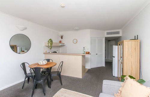 Cairns Central Business District Apartment | Inner City One Bedroom Apartment w/Pool View 22