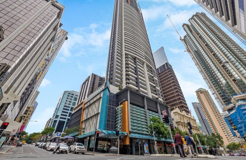 Brisbane Central Business District Apartment | Inner-City Vibes! 2Bed/1Bath/1Car/Pool/Balcony~CBD