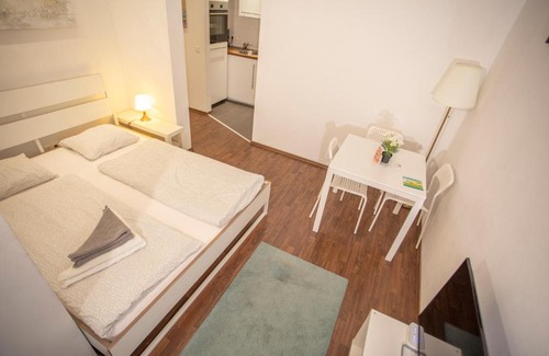 Pradl Apartment | Innsbruck Deluxe City Center Studio
