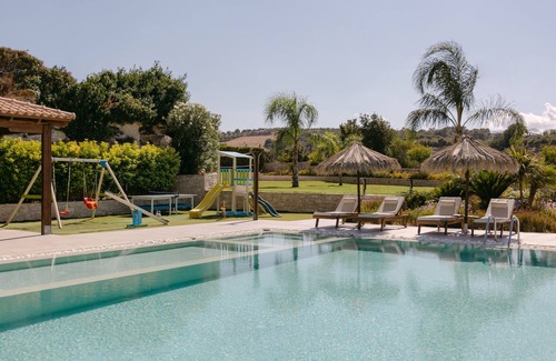 Dafni Villa | Ino Villa, Unique Group Gatherings