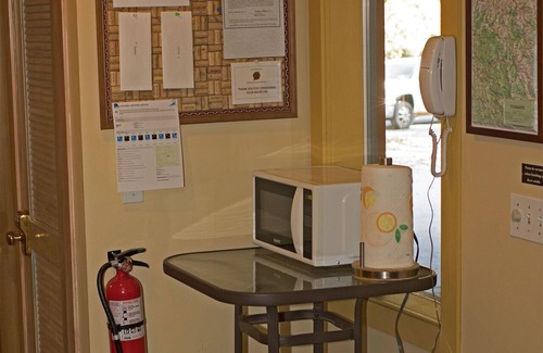 Yosemite West Apartment | Inside Yosemite N.P. Gates!, Our Cozy Rooms Are Minutes From Valley Attractions.