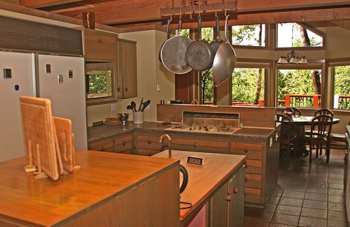 Yosemite West House | Inside Yosemite N.P. Gates, our luxury home is minutes from valley attractions.