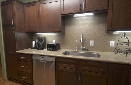 Yosemite West Ski Chalet | Inside Yosemite Nat Park! Newly remodeled private 2bd 2ba home with central A/C
