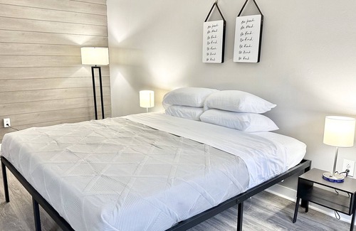Dayton Condo | Insta-worthy Downtown Condo | King Bed | Free PRKG