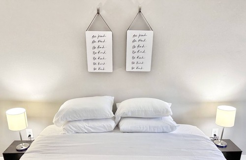 Dayton Condo | Insta-worthy Downtown Condo | King Bed | Free PRKG