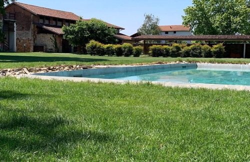 Vaprio d'Agogna Villa | Intera Villa Storica di Charme con Piscina e Parco