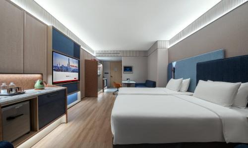 Central Business District Hotel | Intercity Shenzhen Futian Huanggang with Free Mini Bar