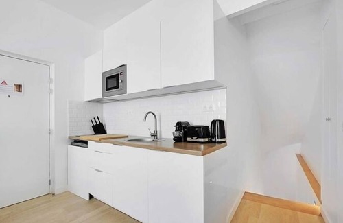 Pigalle Apartment | Intimate Flat w/A/C & Jacuzzi - 2BR/6P Montmartre