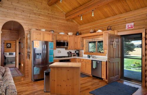 Shining Mountains House | Intimate Off-Grid Cabin with Fire Pit and Mountain Views in Montana