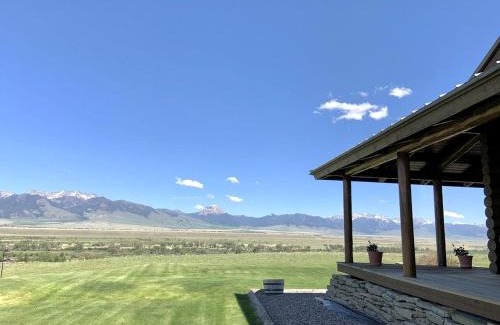 Shining Mountains House | Intimate Off-Grid Cabin with Fire Pit and Mountain Views in Montana