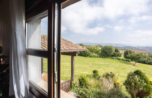 Lloreda House | Intimate retreat overlooking the sea