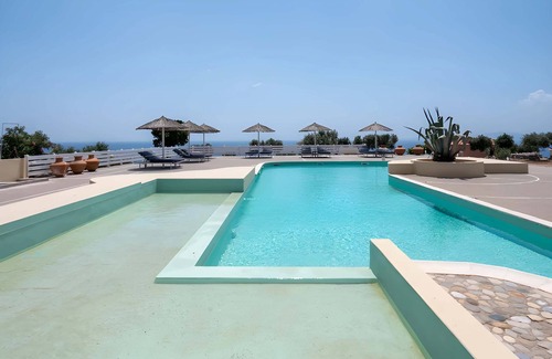 Ormos Koumeikon Apartment | Intimate Studio with Garden Views and Inviting Shared Pool
