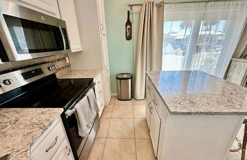 Nettles Island House | Intracoastal Breezes. charming 2-bed 2ba with Beach access on Nettles Island resort