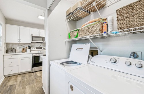 Indian Shores Condo | Intracoastal Condo | 4 min wlk to Beach & Dogs Ok!