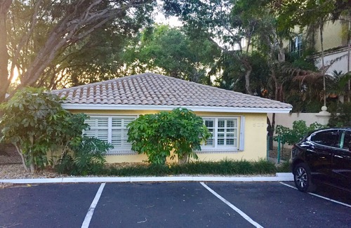 Deerfield Beach House | Intracoastal Waterfront Key West style Bungalow-Walk to Beach and Restaurants