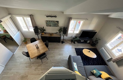 Aigues-Mortes Medieval City Apartment | Intramural charm, P2 of 50m² + free parking
