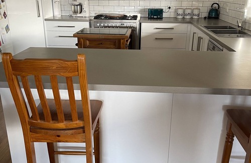 Walang House | Introducing Serenity Home: Your Escape Awaits. Just 15 Minutes from Bathurst CBD