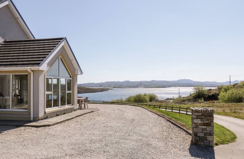 Gortnalughoge House | INVERBEG COTTAGE 1, pet friendly, with open fire in Downings