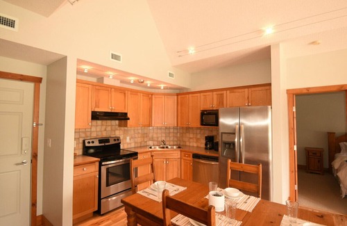 East Kootenay Condo | Invermere's Heron Point - 2 Br Condo, Pool, Hot Tub, Beach, Tennis, Park Pass!