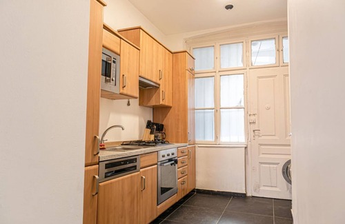 Meidling Apartment | Inviting 1BR Apt. Near U6 Station