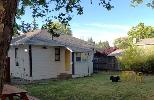 Corvallis House | Inviting 2-bedroom, 1-bathroom house with large backyard and WiFi in Corvallis