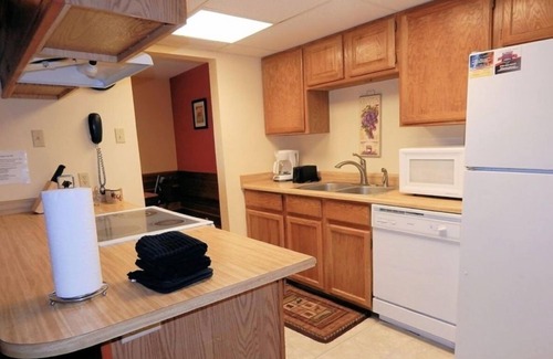 Historic District House | Inviting 2BR Townhouse Ideal for Family Getaway
