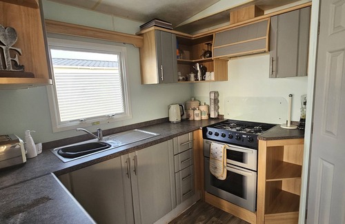 Porthcawl RV Rental | Inviting 3-bed Caravan in Porthcawl