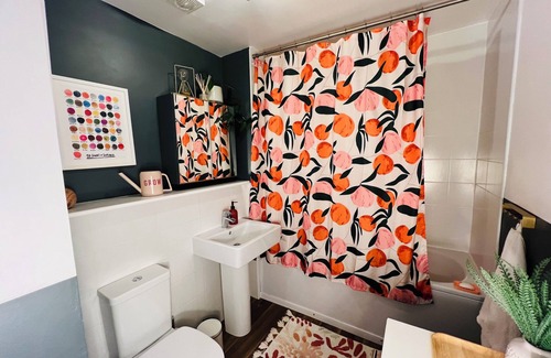 Kirkliston House | Inviting 4 bed home for Edinburgh Fringe Festival & Scotland Exploration
