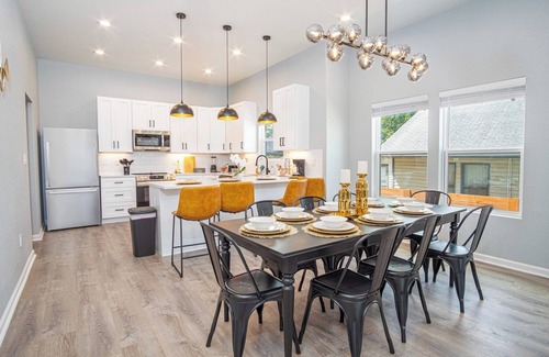 Highland Park Cottage | Inviting 4br/2ba Near Downtown & Riverwalk