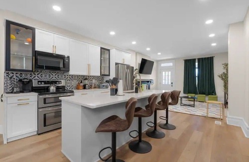 Glen Echo Apartment | Inviting 7 Bed Home with Hot Tub and Fire Pit