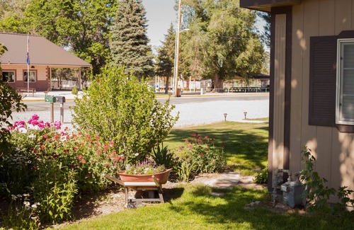 Joseph House | Inviting and relaxing country house right on I-70 in beautiful Sevier Valley.