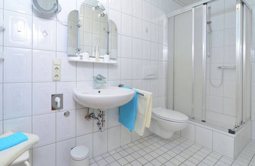 Eimelrod Apartment | Inviting Apartment in Eimelrod with Garden