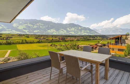 Helfenstein Apartment | Inviting Apartment in Hart im Zillertal with Sauna