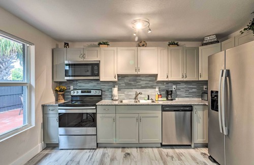 Riviera Beach Apartment | Inviting Apartment < 2 Mi to Riviera Beach!