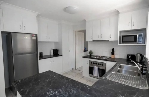 East Wagga Wagga Apartment | Inviting apartment nestled in Wagga CBDs eastern side!