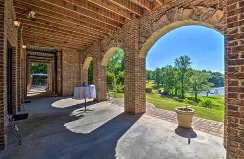 Clarkesville Apartment | Inviting Bottom-Floor Apt at Owls Nest w/Views!